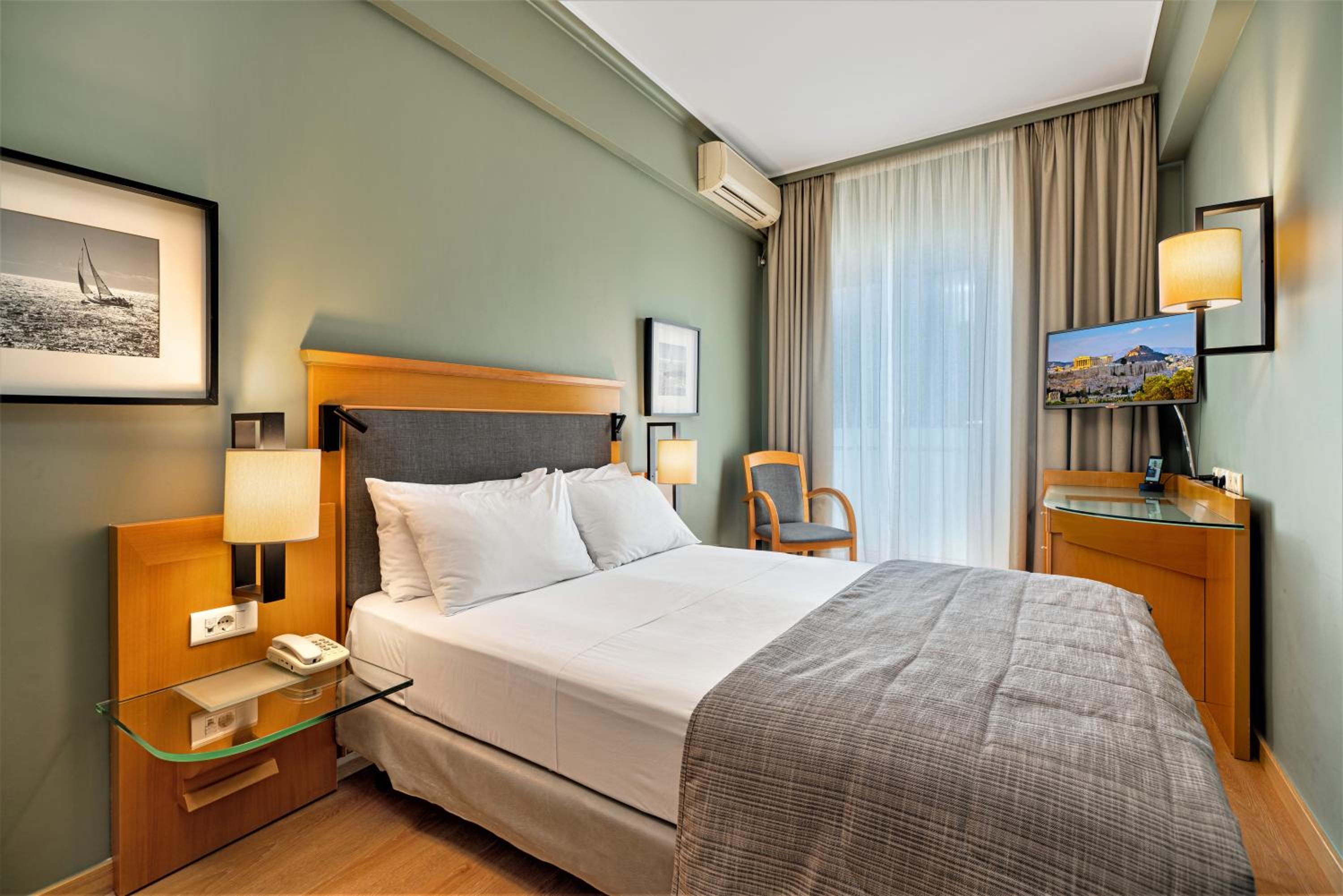 Plaka Hotel